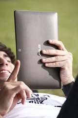 ASUS EEE PAD TRANSFORMER TF101 IN HAND BACK